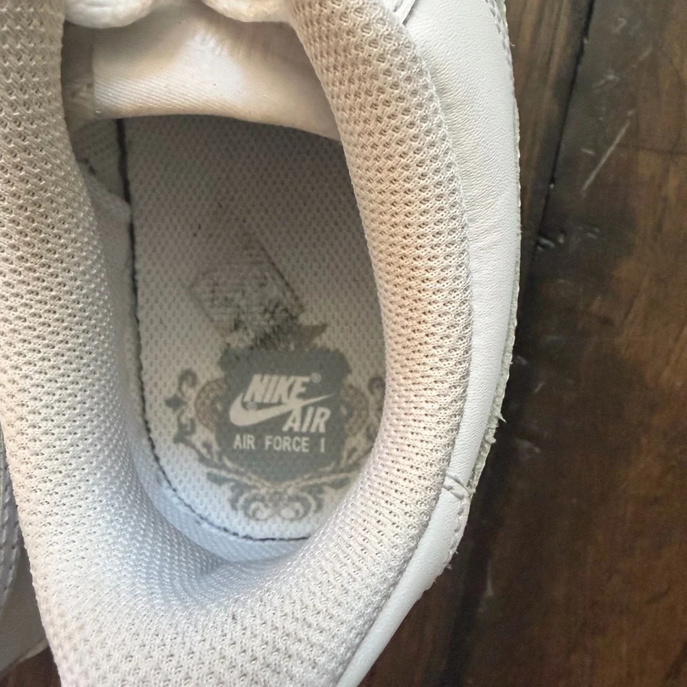 Nike Kids Air Force 1 White Sneakers size 6y used great condition - Picture 6 of 10